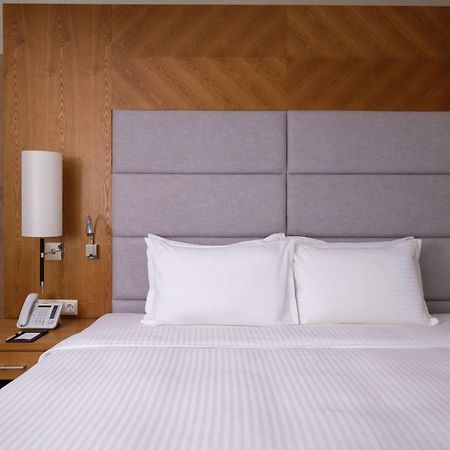 Doubletree By Hilton Almaty Hotell Eksteriør bilde