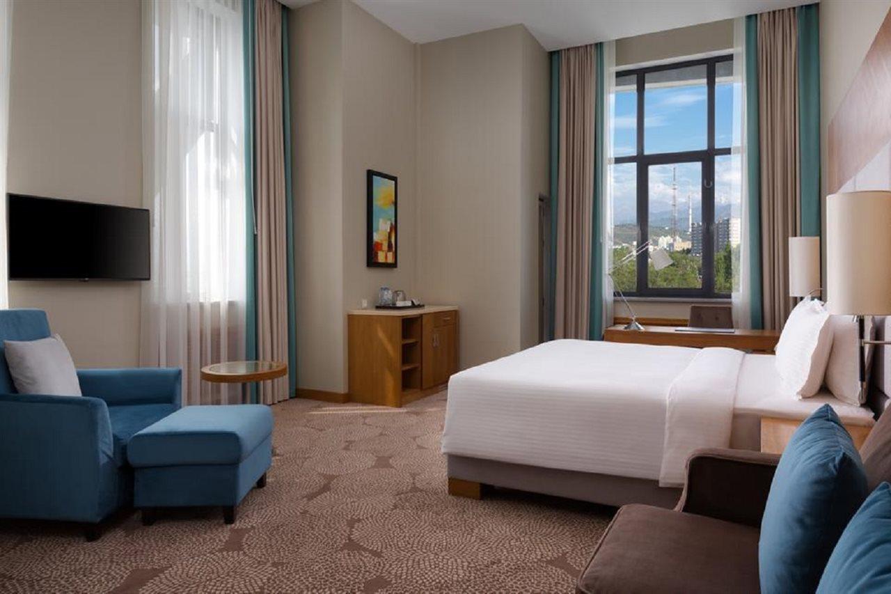 Doubletree By Hilton Almaty Hotell Eksteriør bilde