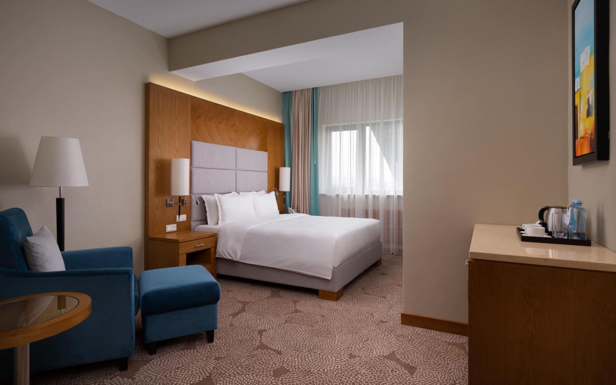 Doubletree By Hilton Almaty Hotell Eksteriør bilde