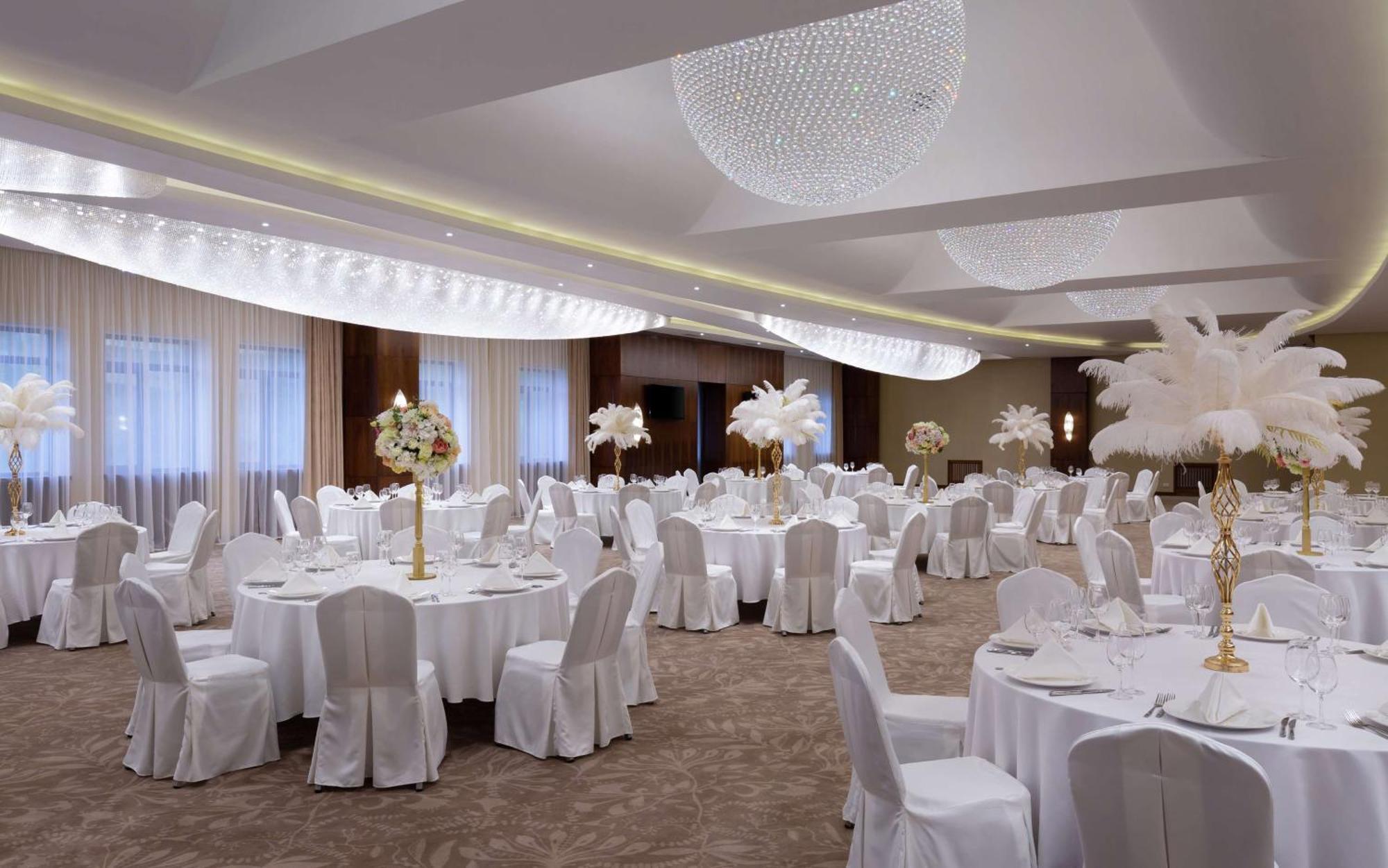 Doubletree By Hilton Almaty Hotell Eksteriør bilde