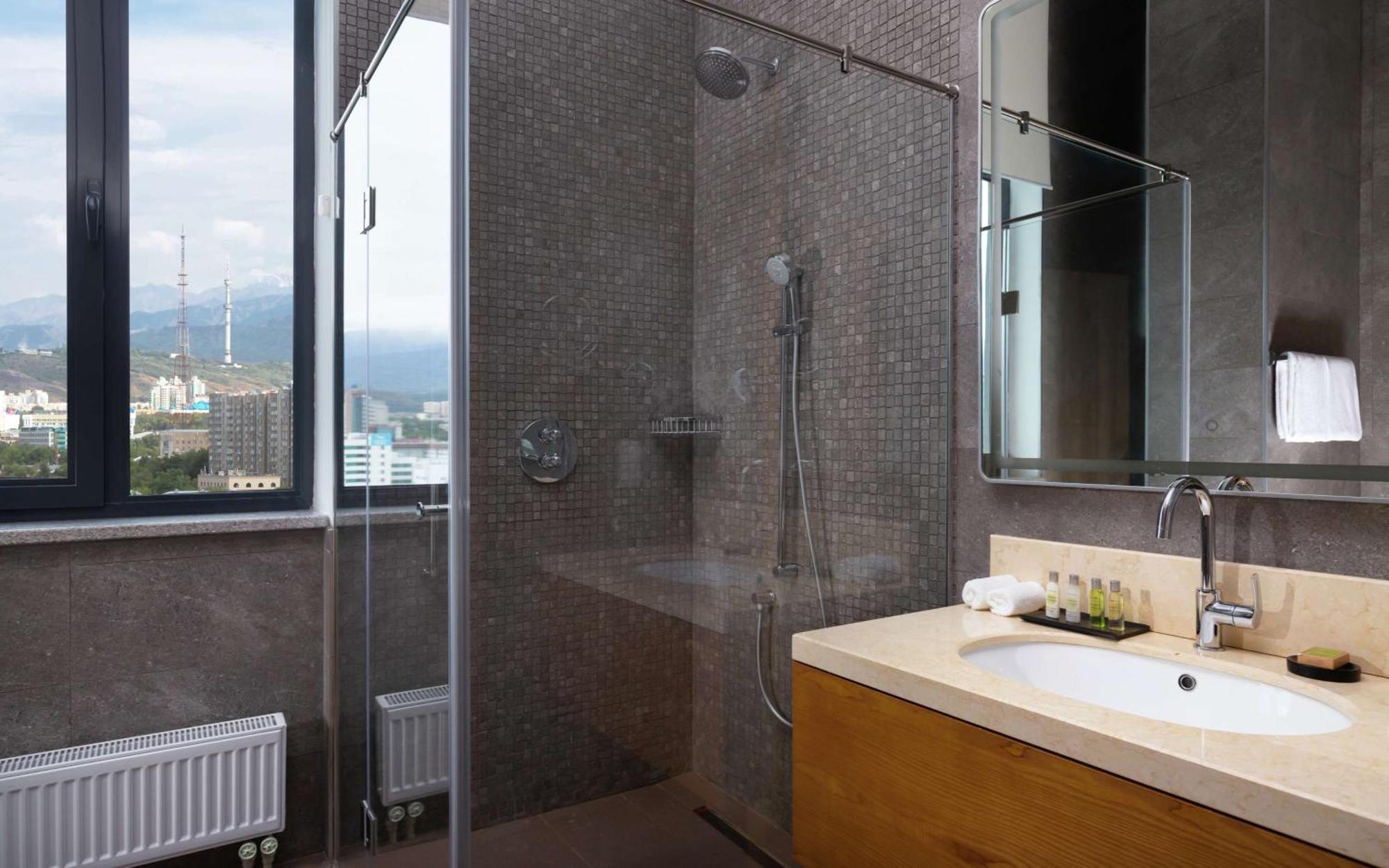 Doubletree By Hilton Almaty Hotell Eksteriør bilde