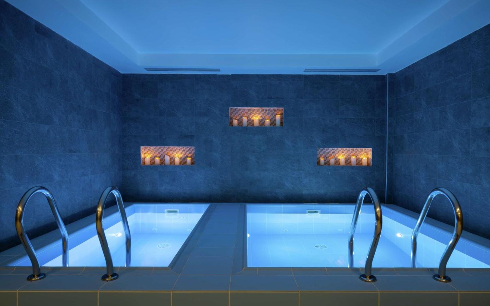 Doubletree By Hilton Almaty Hotell Eksteriør bilde