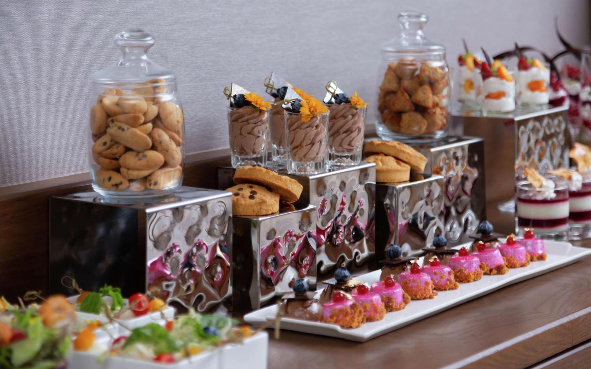 Doubletree By Hilton Almaty Hotell Eksteriør bilde