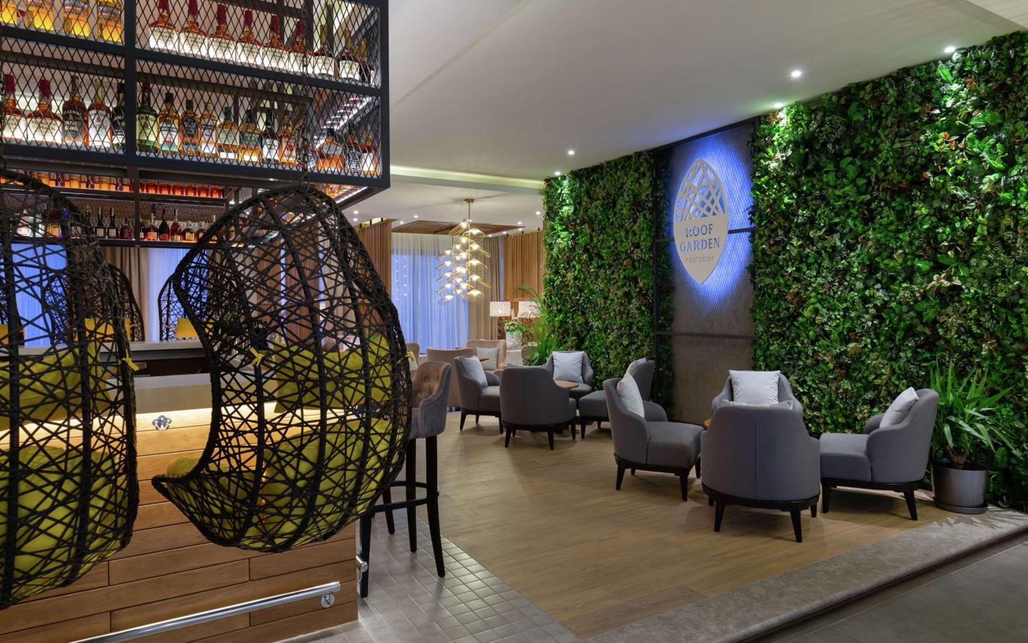 Doubletree By Hilton Almaty Hotell Eksteriør bilde