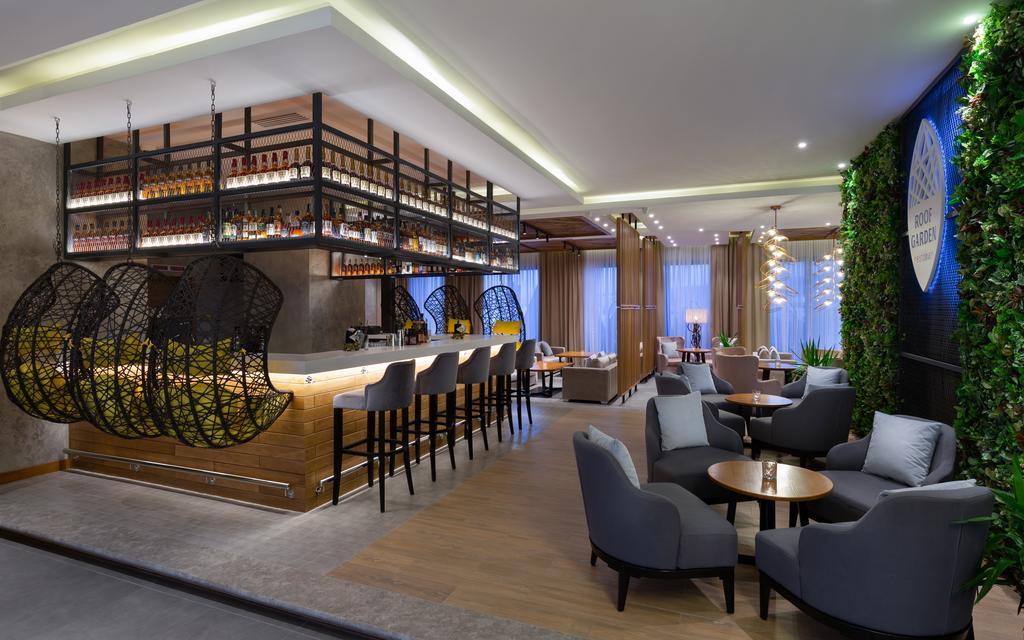 Doubletree By Hilton Almaty Hotell Eksteriør bilde